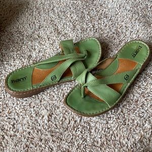 Born Green Sandal/Flip Flop Sz 8